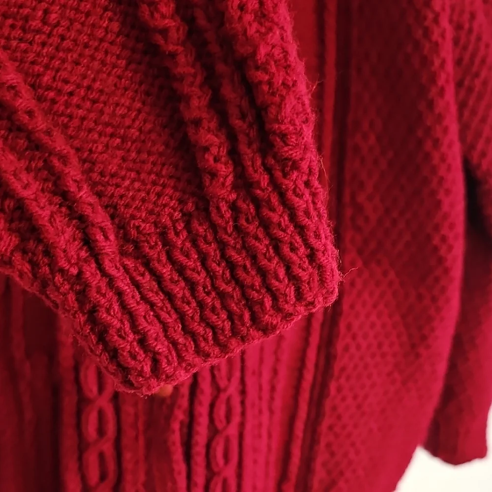 Men's Red Cable Knit Sweater - Size XL - Picture 6 of 8